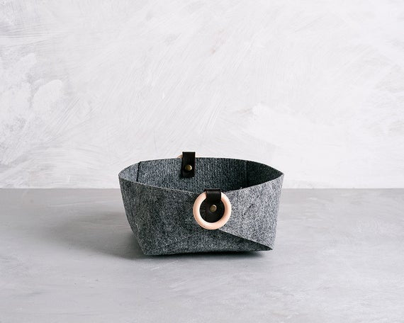 Small felt bin with peach handles, desk organizer, jewelry storage, SB by loopdesignstudio