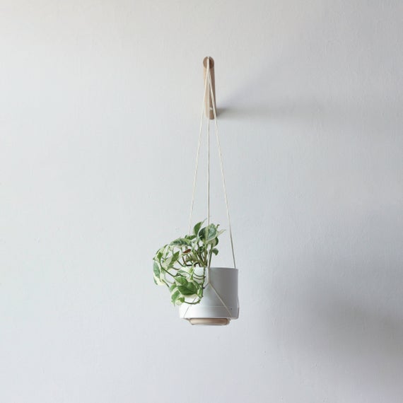 Hanging planter with natural thread, wall planter, indoor plant hanger E by loopdesignstudio