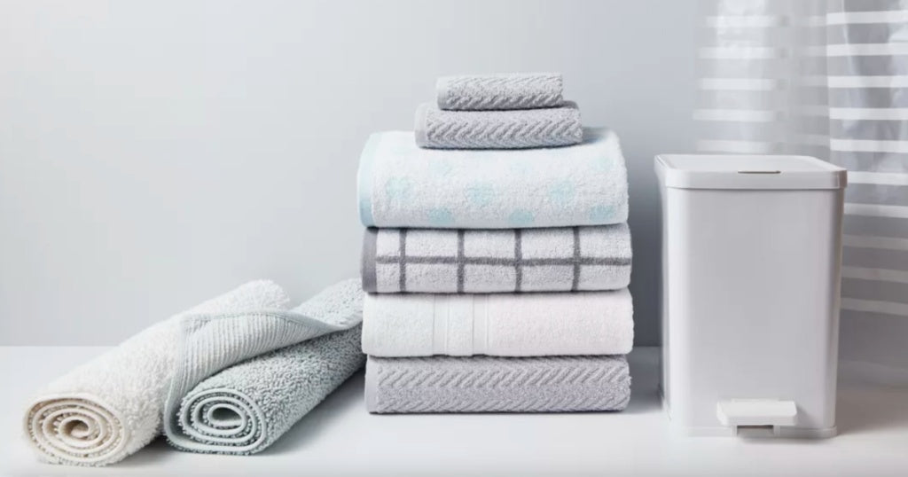Bed Bath & Beyond Sale | $5 Blankets & Towel Sets, $10 Glass Food Storage Sets + More